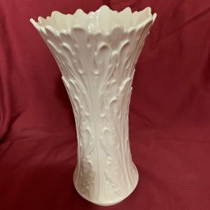 Lenox Ivory Porcelain 8” Woodland Vase